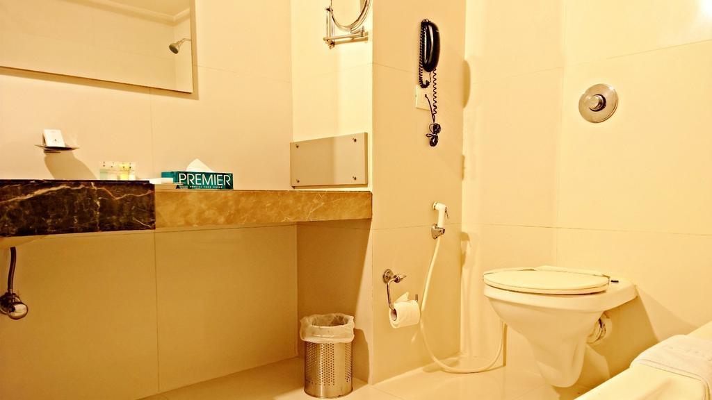 Kiranshree Portico Hotel Guwahati Ruang foto